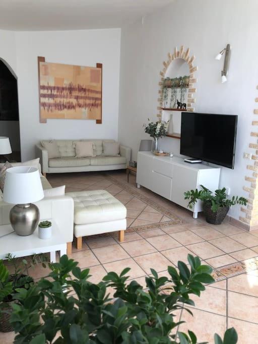 San Bartolomé Casa Macken Con Piscina Climatizada Y Jacuzzi 빌라 객실 사진