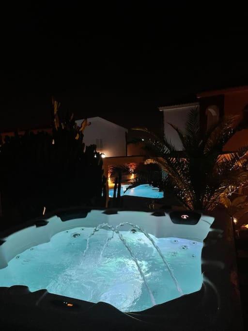 San Bartolomé Casa Macken Con Piscina Climatizada Y Jacuzzi 빌라 객실 사진