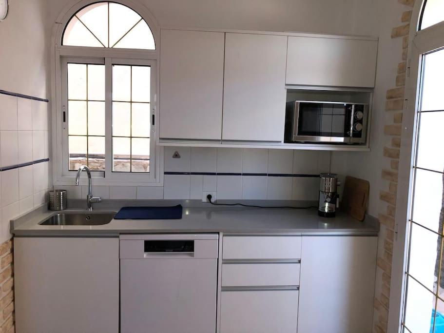 San Bartolomé Casa Macken Con Piscina Climatizada Y Jacuzzi 빌라 객실 사진
