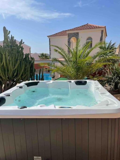 San Bartolomé Casa Macken Con Piscina Climatizada Y Jacuzzi 빌라 객실 사진